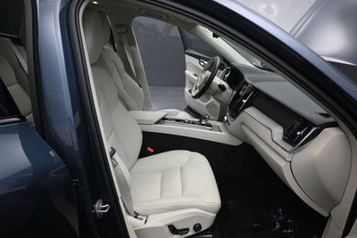2025 Volvo XC60 Plug-In Hybrid Plus
