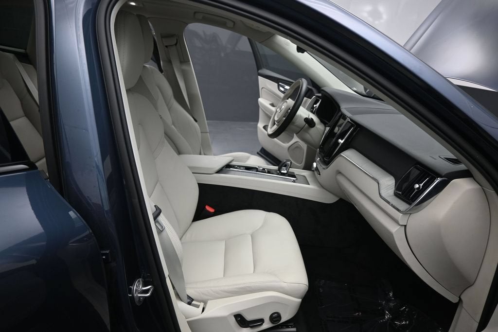 2025 Volvo XC60 Plug-In Hybrid Plus