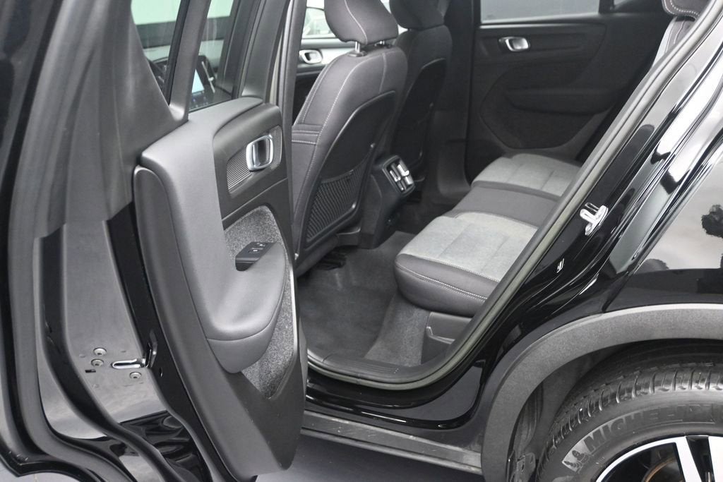 2023 Volvo XC40 Core