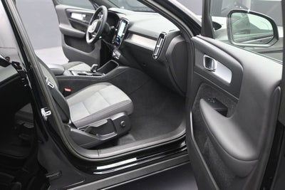 2023 Volvo XC40 Core