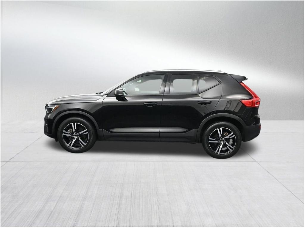 2023 Volvo XC40 Core