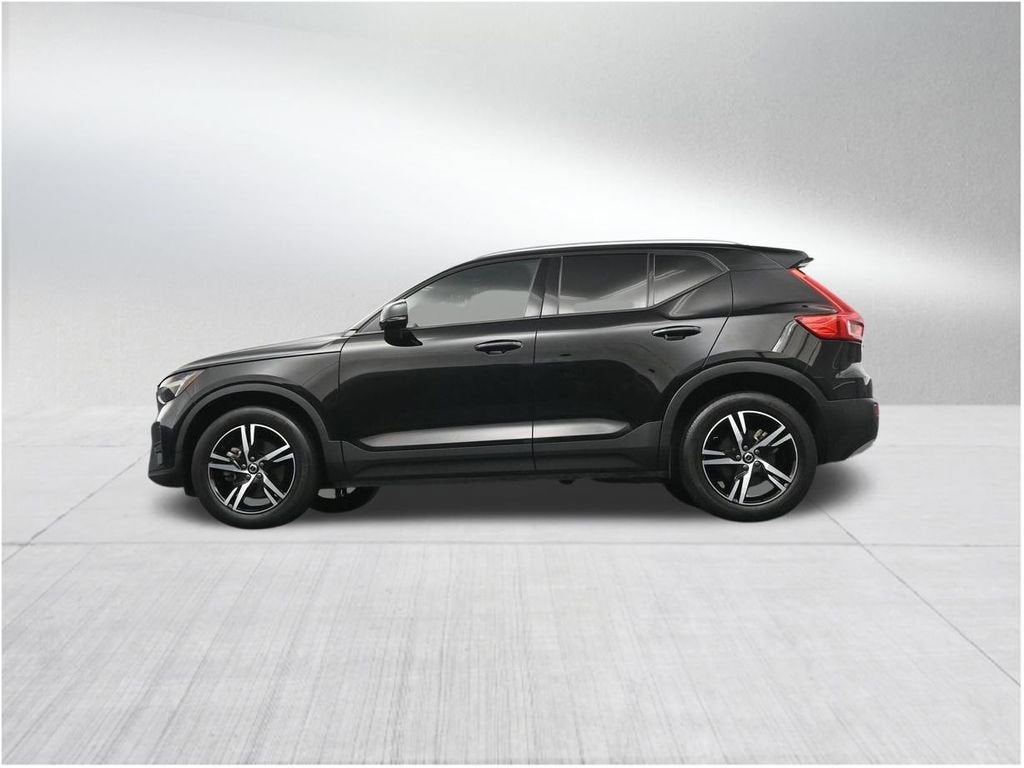 2023 Volvo XC40 Core