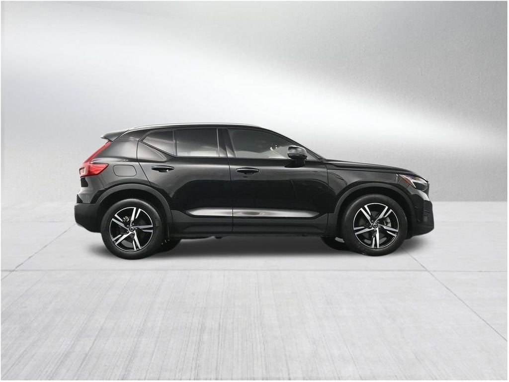 2023 Volvo XC40 Core