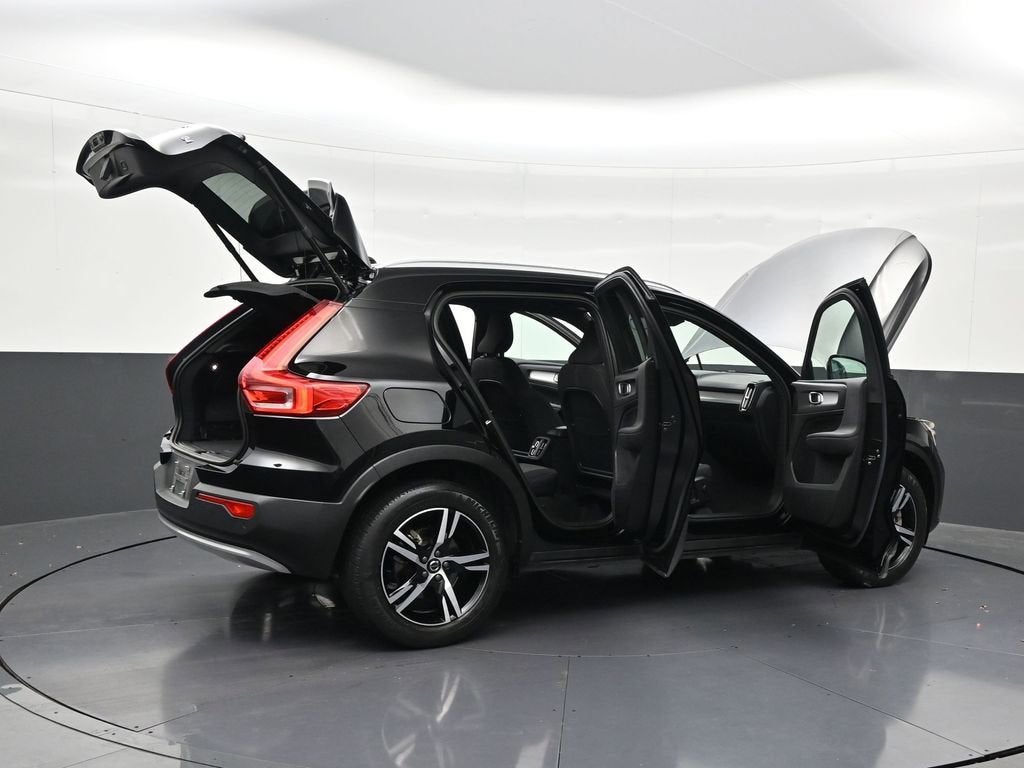2023 Volvo XC40 Core