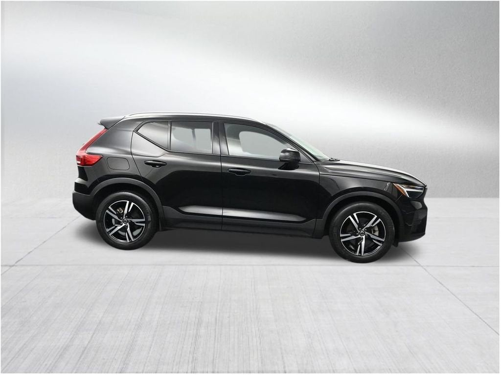 2023 Volvo XC40 Core