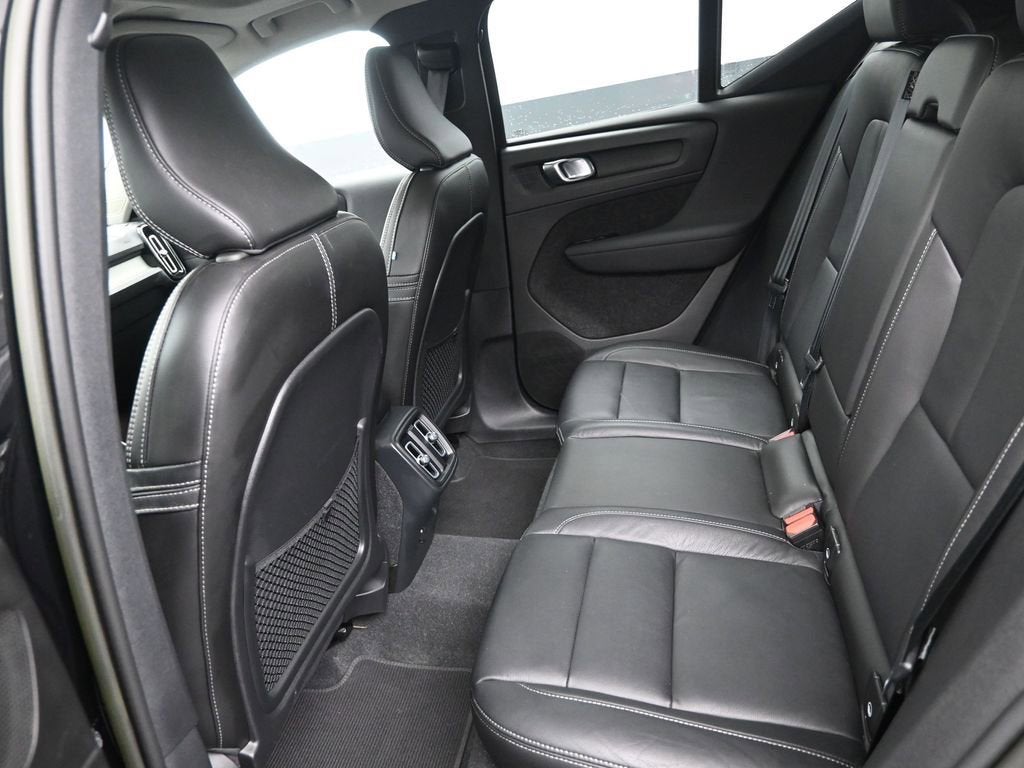 2023 Volvo XC40 Ultimate Dark Theme