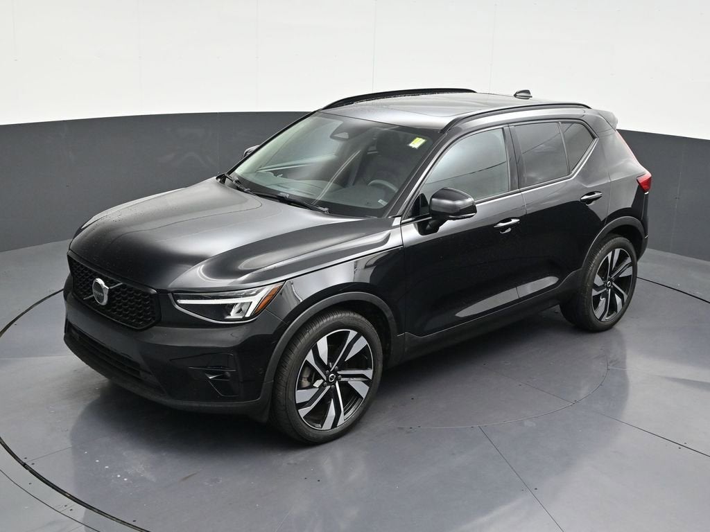 2023 Volvo XC40 Ultimate Dark Theme