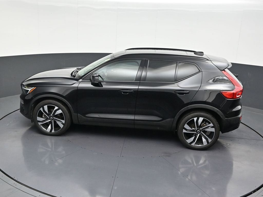 2023 Volvo XC40 Ultimate Dark Theme