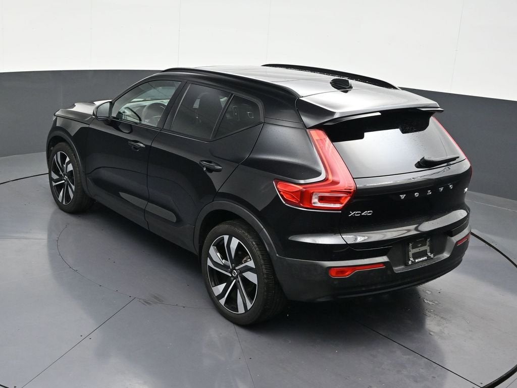 2023 Volvo XC40 Ultimate Dark Theme