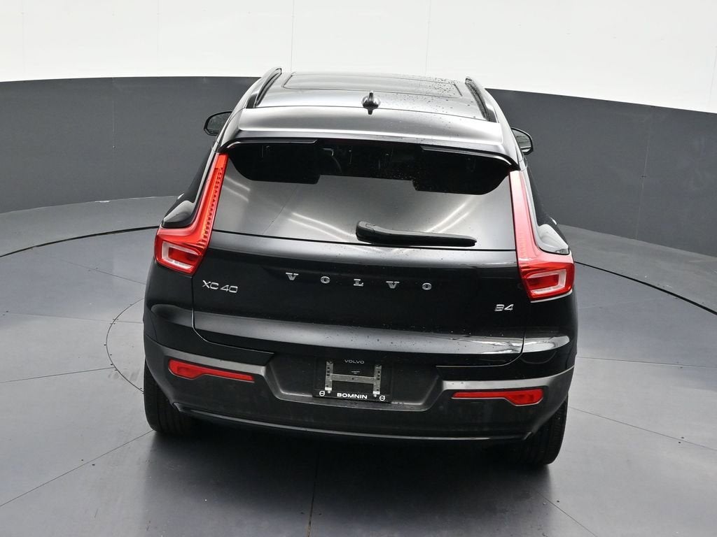 2023 Volvo XC40 Ultimate Dark Theme