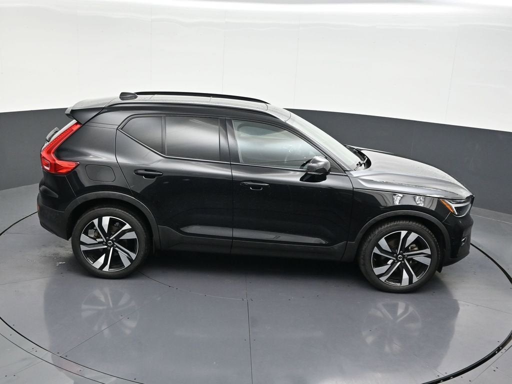 2023 Volvo XC40 Ultimate Dark Theme