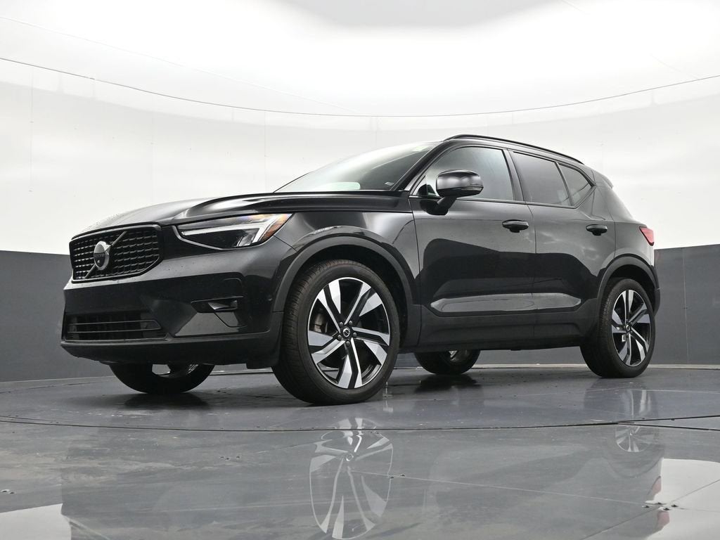 2023 Volvo XC40 Ultimate Dark Theme
