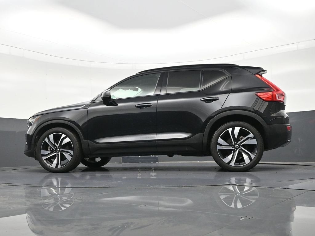 2023 Volvo XC40 Ultimate Dark Theme