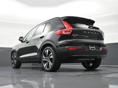 2023 Volvo XC40 Ultimate Dark Theme