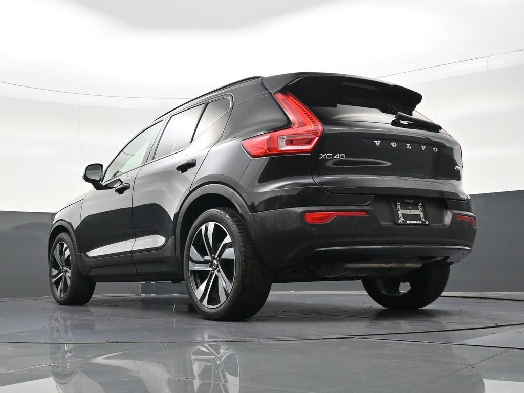 2023 Volvo XC40 Ultimate Dark Theme
