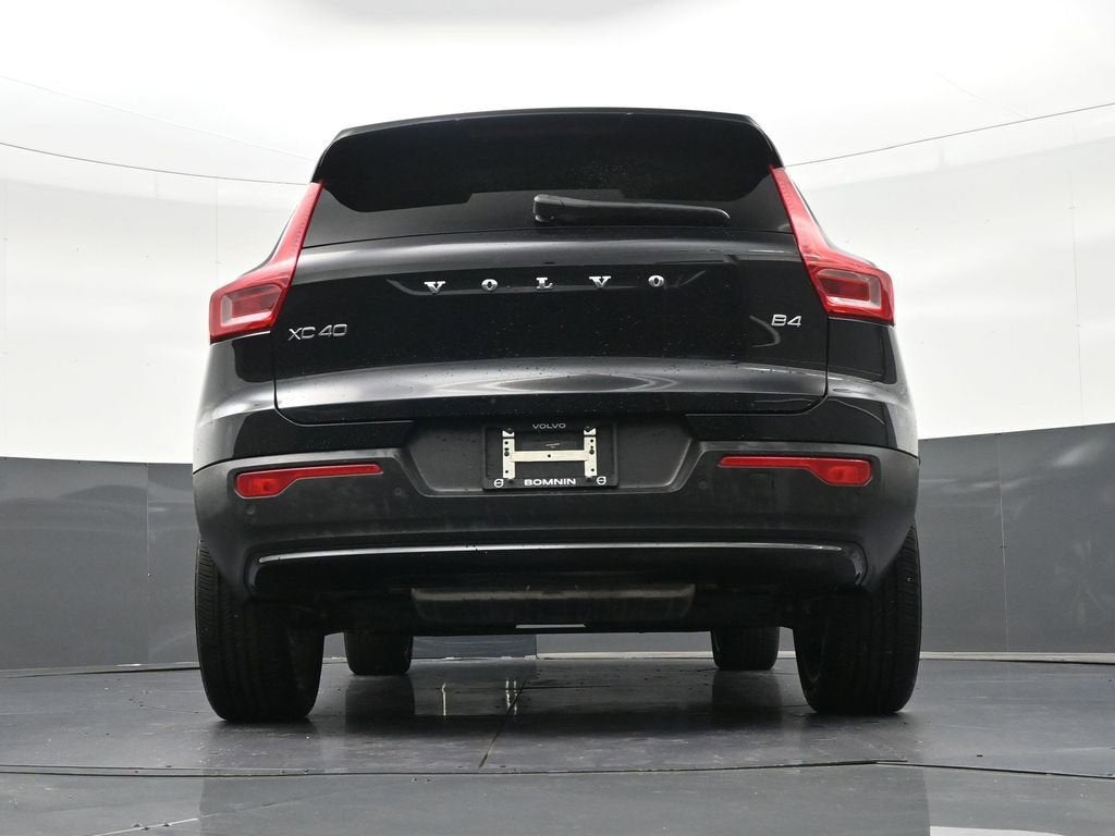 2023 Volvo XC40 Ultimate Dark Theme