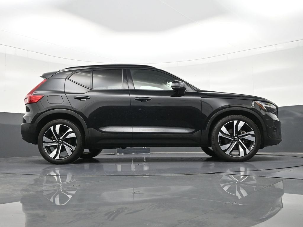 2023 Volvo XC40 Ultimate Dark Theme