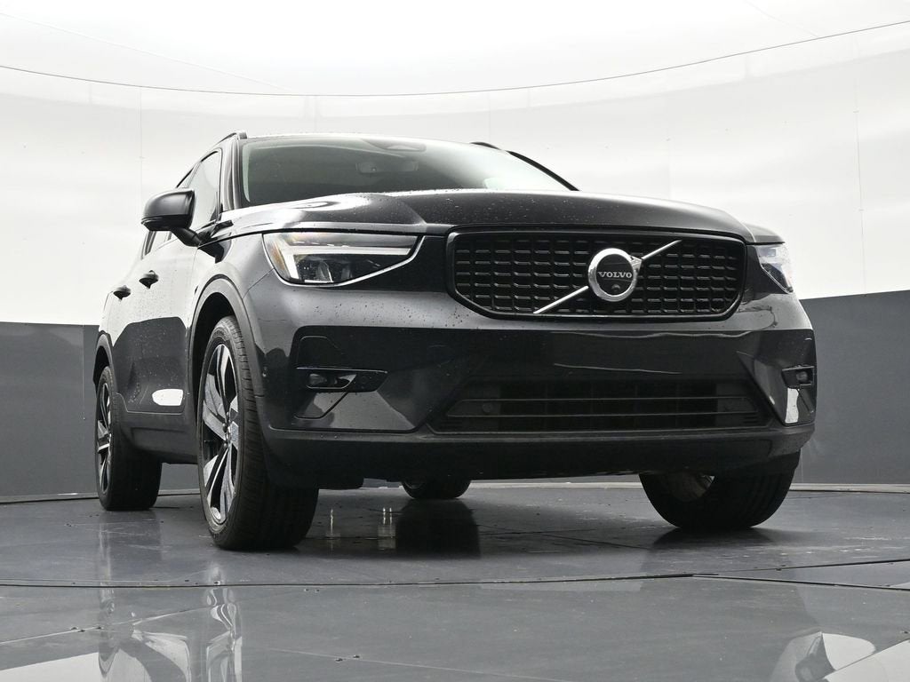 2023 Volvo XC40 Ultimate Dark Theme