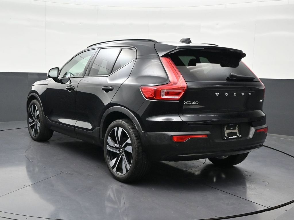 2023 Volvo XC40 Ultimate Dark Theme