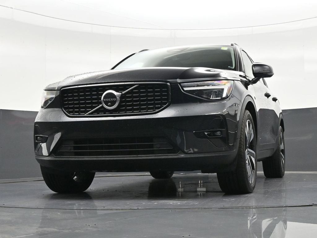 2023 Volvo XC40 Ultimate Dark Theme