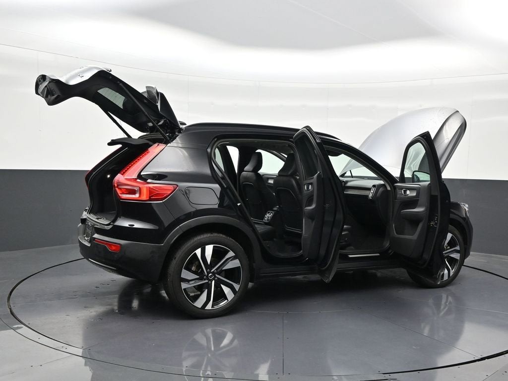 2023 Volvo XC40 Ultimate Dark Theme