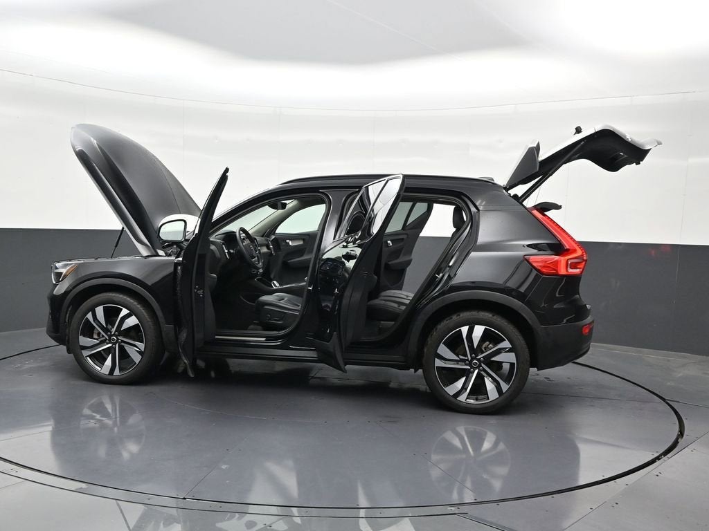 2023 Volvo XC40 Ultimate Dark Theme