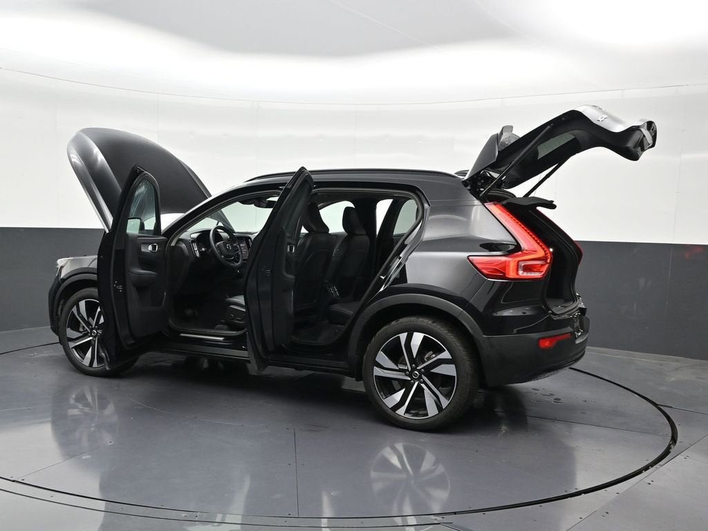 2023 Volvo XC40 Ultimate Dark Theme