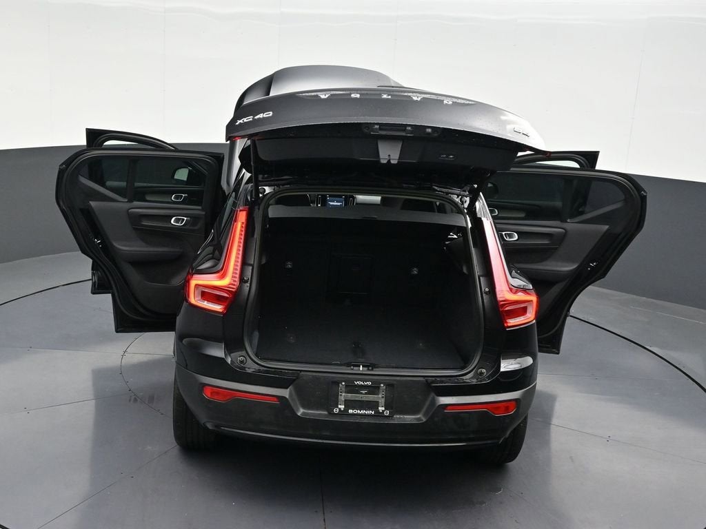 2023 Volvo XC40 Ultimate Dark Theme