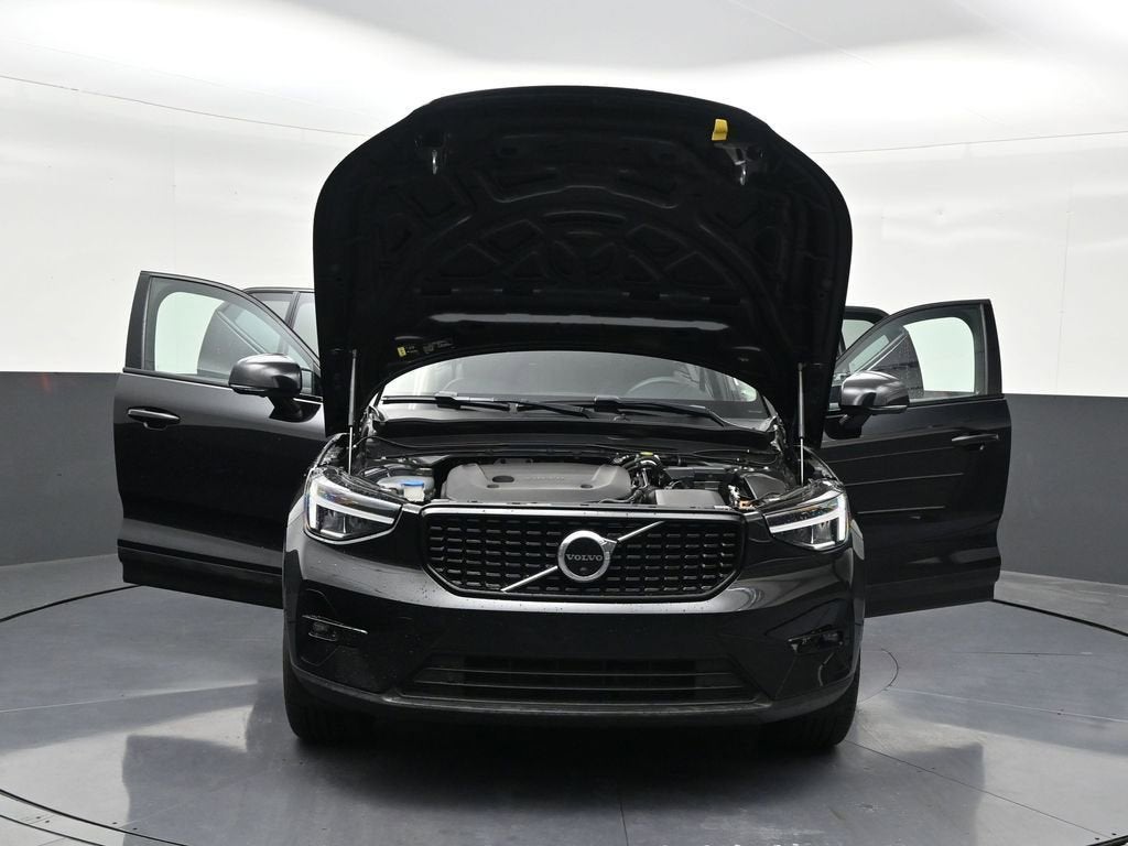 2023 Volvo XC40 Ultimate Dark Theme