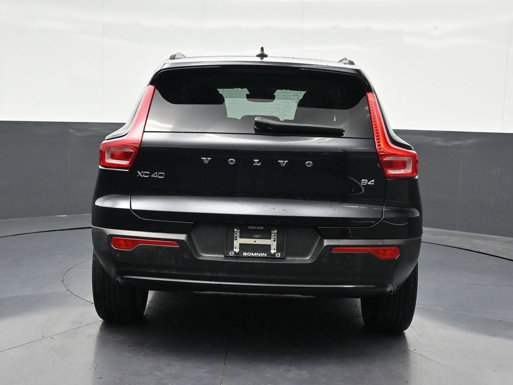 2023 Volvo XC40 Ultimate Dark Theme