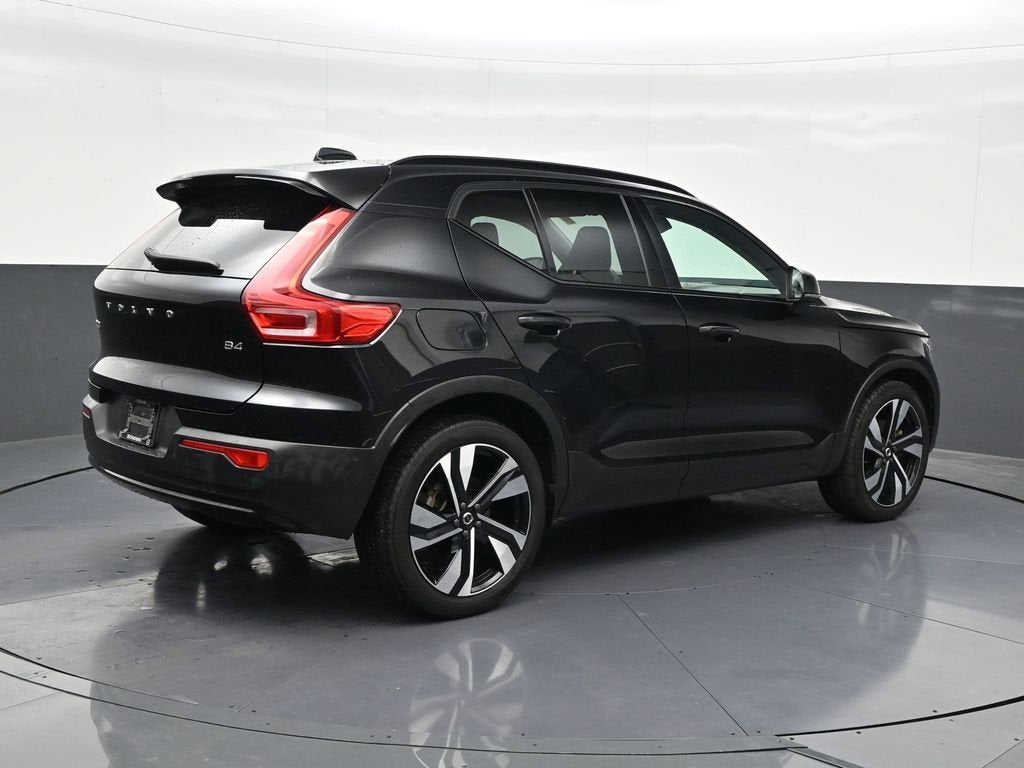 2023 Volvo XC40 Ultimate Dark Theme