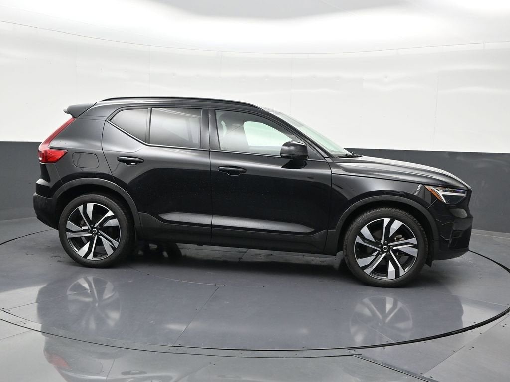 2023 Volvo XC40 Ultimate Dark Theme