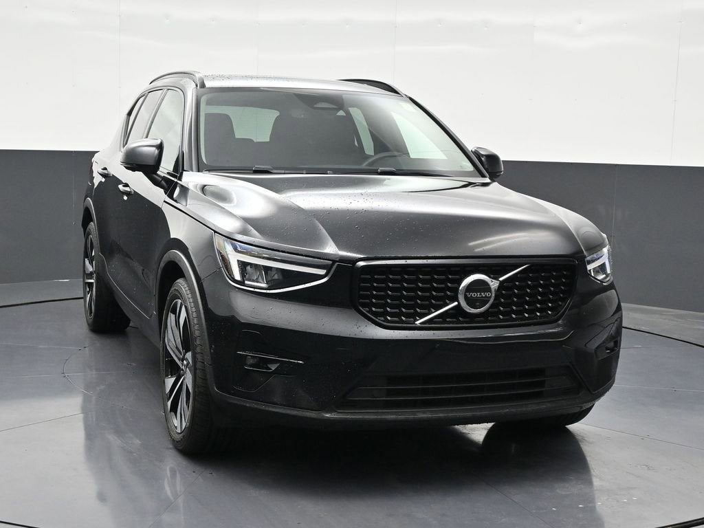 2023 Volvo XC40 Ultimate Dark Theme