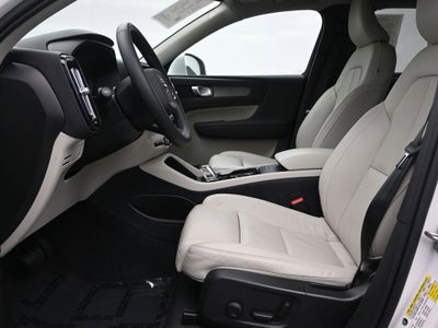 2023 Volvo XC40 Plus Bright Theme