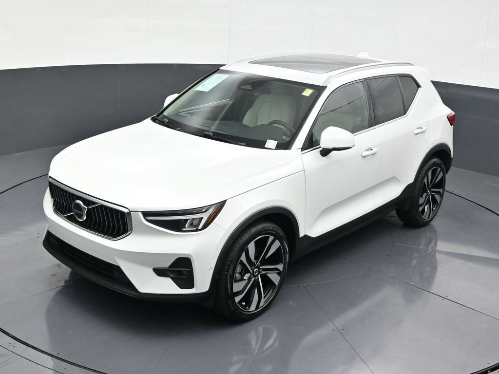 2023 Volvo XC40 Plus Bright Theme