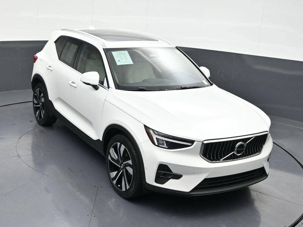 2023 Volvo XC40 Plus Bright Theme