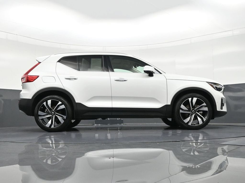 2023 Volvo XC40 Plus Bright Theme