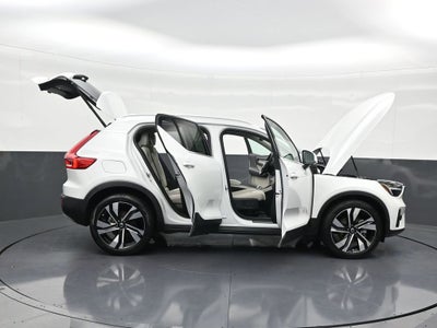 2023 Volvo XC40 Plus Bright Theme