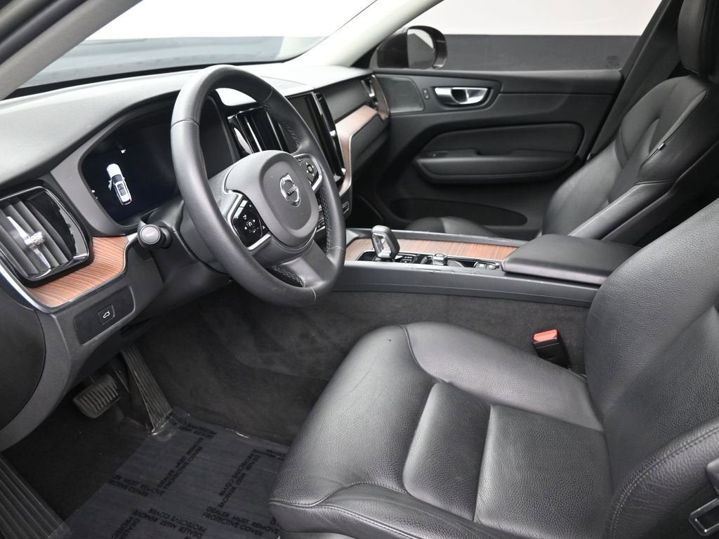 2023 Volvo XC60 Plus Bright Theme