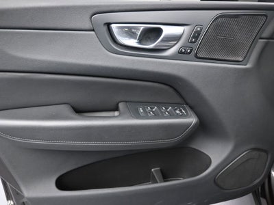2023 Volvo XC60 Plus Bright Theme