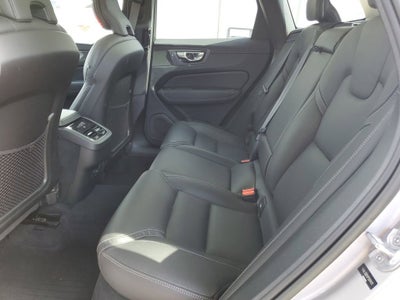 2023 Volvo XC60 Ultimate Bright Theme