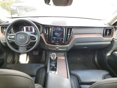 2023 Volvo XC60 Ultimate Bright Theme