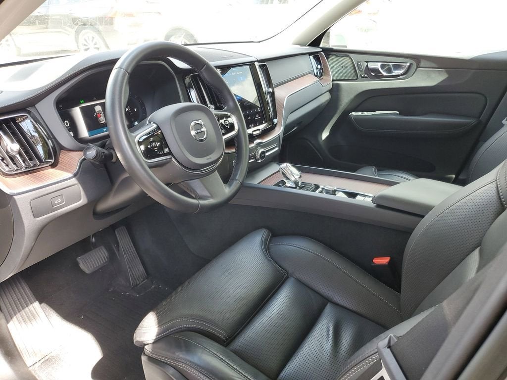 2023 Volvo XC60 Ultimate Bright Theme