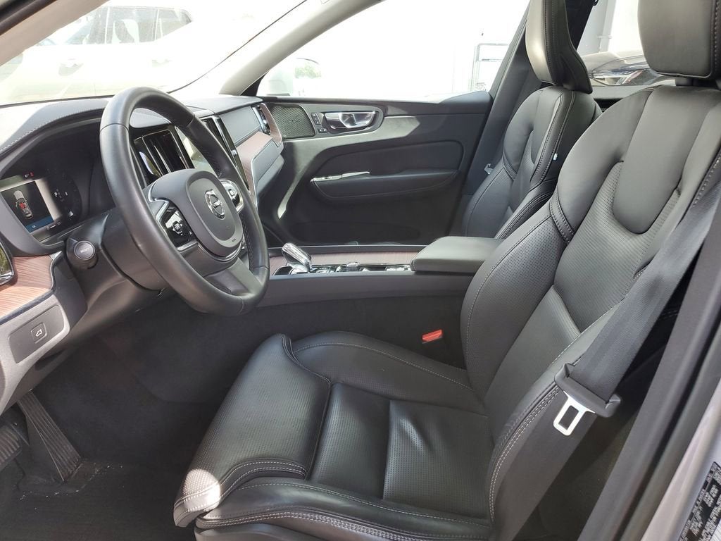 2023 Volvo XC60 Ultimate Bright Theme