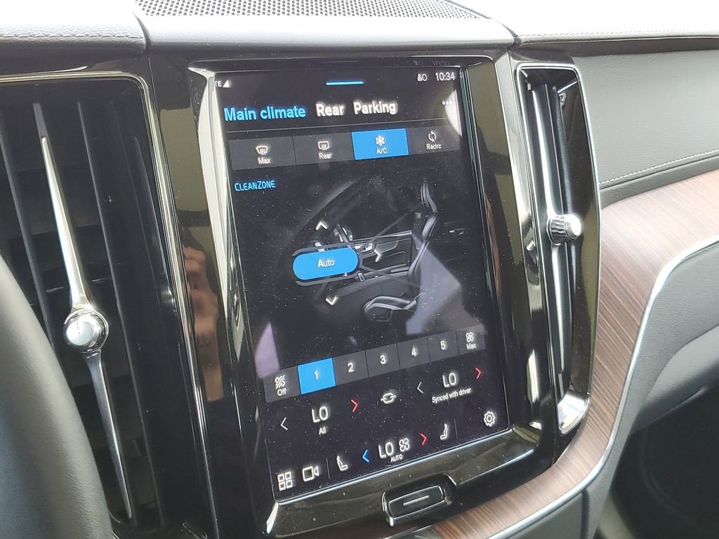 2023 Volvo XC60 Ultimate Bright Theme