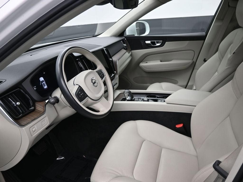2022 Volvo XC60 Momentum