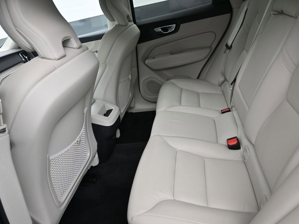 2022 Volvo XC60 Momentum