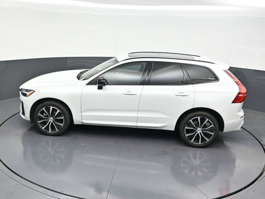 2023 Volvo XC60 B5 Plus Dark Theme