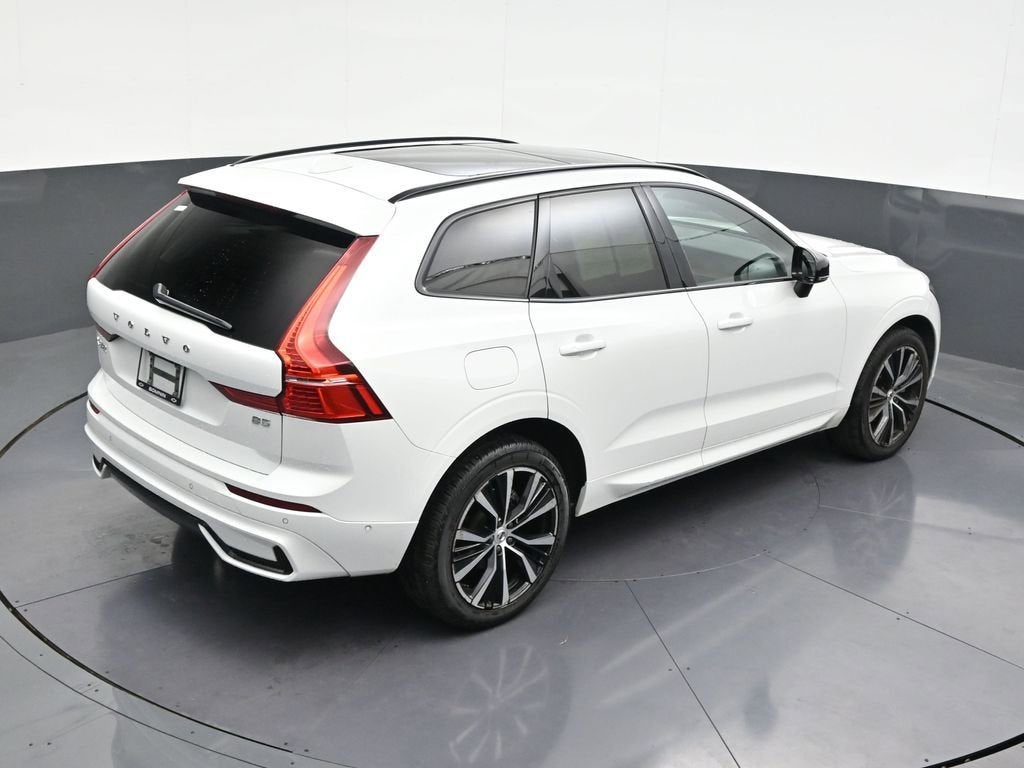 2023 Volvo XC60 B5 Plus Dark Theme
