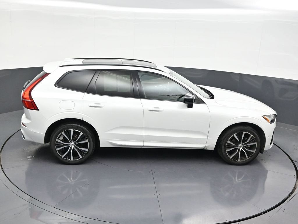2023 Volvo XC60 B5 Plus Dark Theme